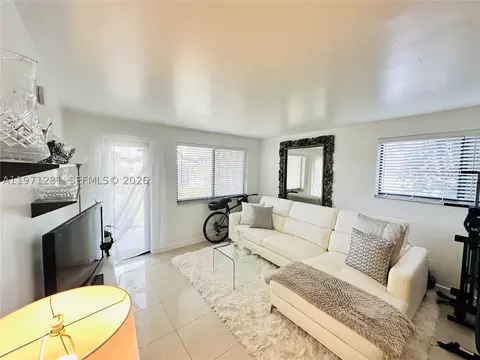 301 Golden Isles Dr #114, Hallandale Beach, FL 33009