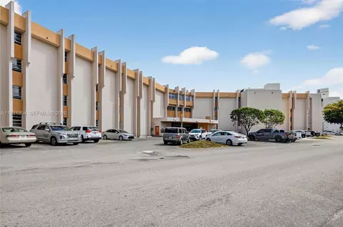 9678 Fontainebleau Blvd #410, Miami, FL 33172