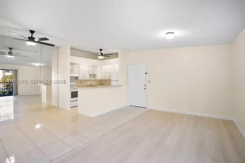 9446 S Belfort Cir #215, Tamarac, FL 33321