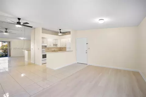 9446 S Belfort Cir #215, Tamarac, FL 33321
