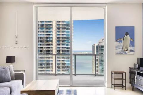 1060 Brickell Ave #3505, Miami, FL 33131