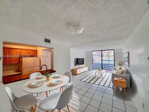 9678 Fontainebleau Blvd #111, Miami, FL 33172