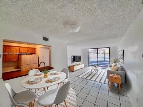 9678 Fontainebleau Blvd #111, Miami, FL 33172