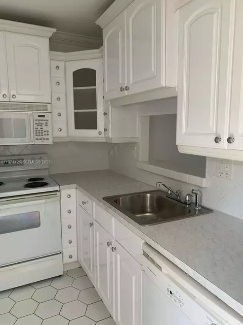 5003 NW 35th St #405, Lauderdale Lakes, FL 33319
