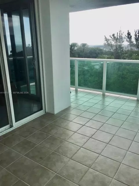 100 Bayview Dr #516, Sunny Isles Beach, FL 33160