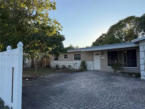 4431 NE 1st Ter, Pompano Beach, FL 33064