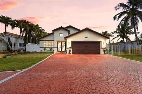 892 NW 136th Pl, Miami, FL 33182
