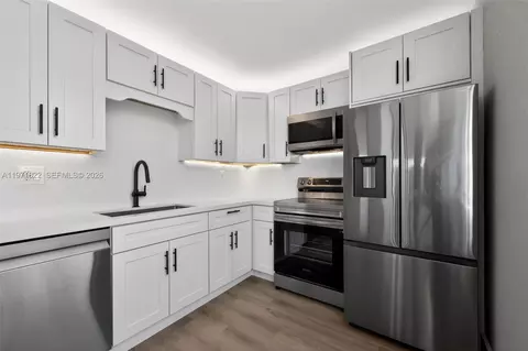 9420 Tangerine Pl #407, Davie, FL 33324
