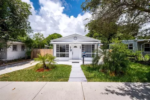 132 SW 2nd Ave, Hallandale Beach, FL 33009