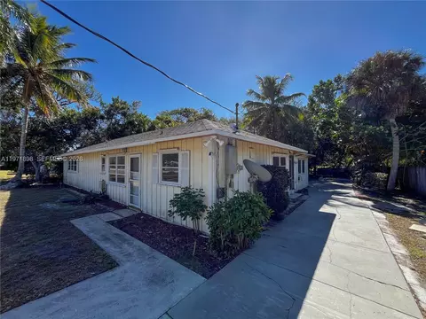 Exterior - 325 SW Manor Dr, Stuart, FL 34994 photo 2 of 10
