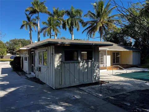 Exterior - 325 SW Manor Dr, Stuart, FL 34994 photo 7 of 10