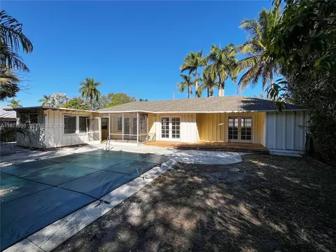 Exterior - 325 SW Manor Dr, Stuart, FL 34994 photo 5 of 10