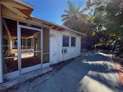 Exterior - 325 SW Manor Dr, Stuart, FL 34994 photo 3 of 10
