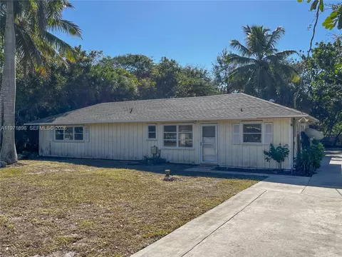 Exterior - 325 SW Manor Dr, Stuart, FL 34994 photo 9 of 10