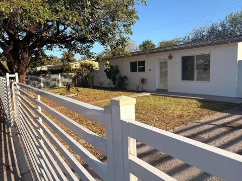 1220 NE 206th St, Miami, FL 33179