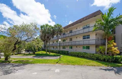 7450 NW 17th St #205, Plantation, FL 33313