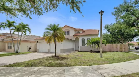 14422 N Royal Cove Cir, Davie, FL 33325
