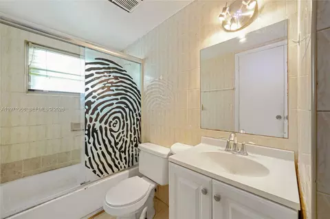 Bath - 840 E 17th St, Hialeah, FL 33010 photo 5 of 5