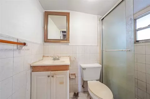 Bath - 840 E 17th St, Hialeah, FL 33010 photo 3 of 5