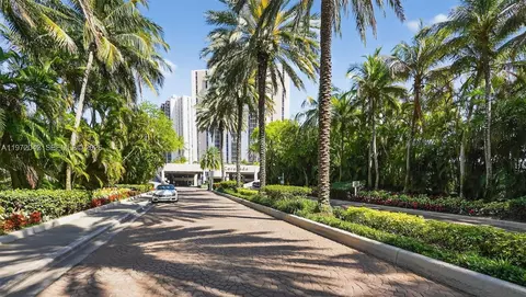 20335 W Country Club Dr #502, Aventura, FL 33180