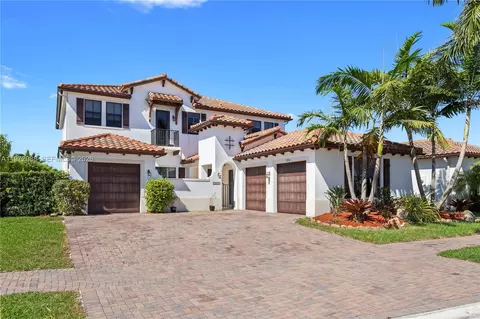 3234 NW 82nd Ter, Pembroke Pines, FL 33024