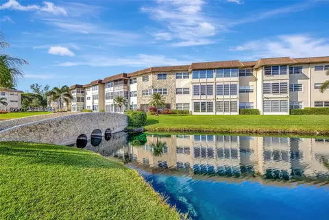 4801 NW 34th St #602, Lauderdale Lakes, FL 33319