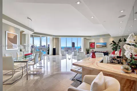 21200 Point Pl #PH2804, Aventura, FL 33180
