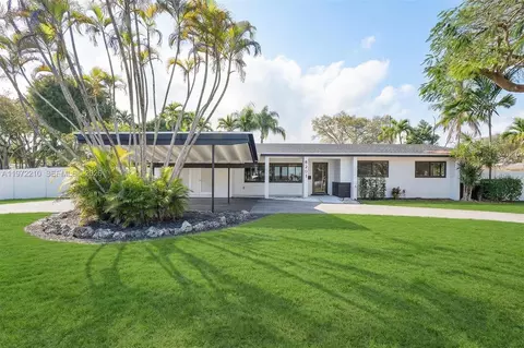 8201 SW 151st St, Palmetto Bay, FL 33158