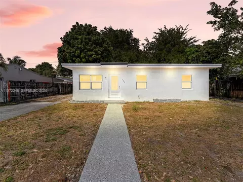 120 Seaman Ave, Opa Locka, FL 33054