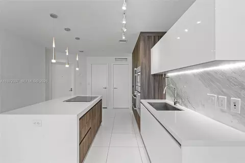 851 NE 1st Ave #1506, Miami, FL 33132
