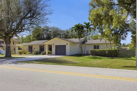 431 S Old Hiatus Rd, Plantation, FL 33325