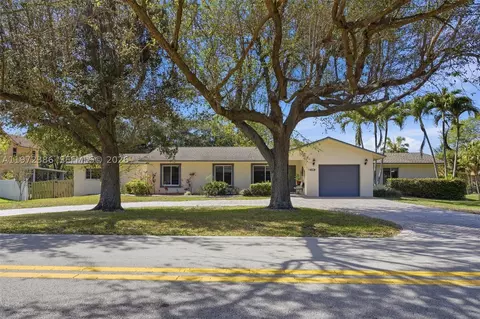 431 S Old Hiatus Rd, Plantation, FL 33325