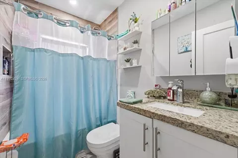 Bath - 511 E 27th St, Hialeah, FL 33013 photo 1 of 4