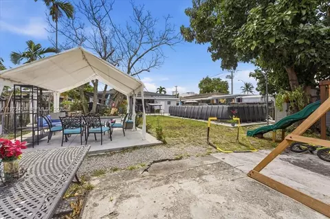 Exterior - 511 E 27th St, Hialeah, FL 33013 photo 6 of 7