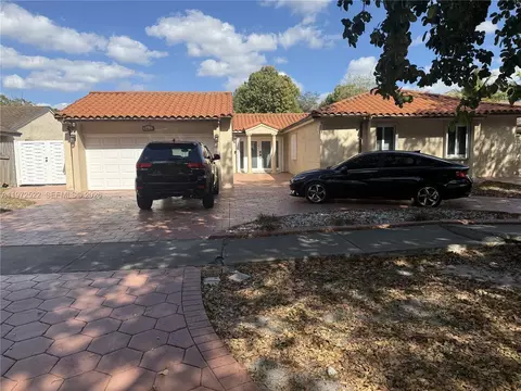19633 NW 62nd Pl, Hialeah, FL 33015