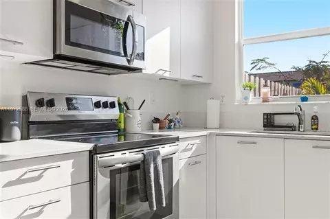 Kitchen - 12245 NW 24th Pl, Miami, FL 33167 photo 5 of 5