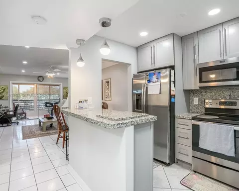 9001 Sunrise Lakes Blvd #301, Sunrise, FL 33322