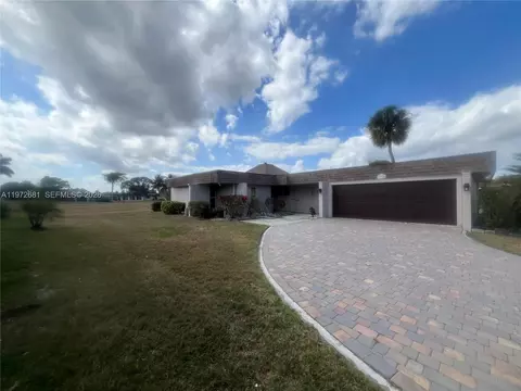 5724 S Bayberry Ln, Tamarac, FL 33319