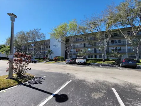 300 SW 134th Way #113E, Pembroke Pines, FL 33027