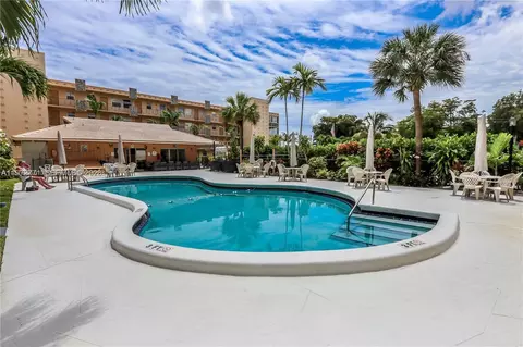 2145 Pierce St #421, Hollywood, FL 33020