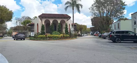 10832 N Kendall Dr #U16, Miami, FL 33176