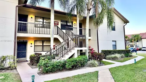 7690 Tahiti Ln #202, Lake Worth, FL 33467