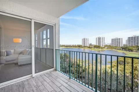 20000 E Country Club Dr #714, Aventura, FL 33180