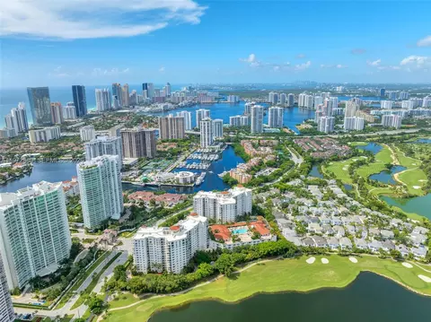 20000 E Country Club Dr #714, Aventura, FL 33180