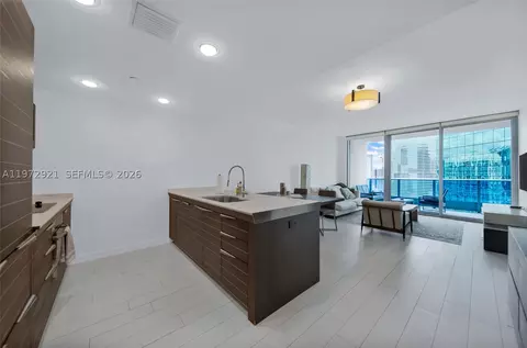 200 Biscayne Boulevard Way #3811, Miami, FL 33131