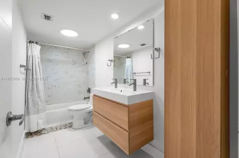 Bath - 1925 NE Brickell Ave #1703, Miami, FL 33129 photo 1 of 2