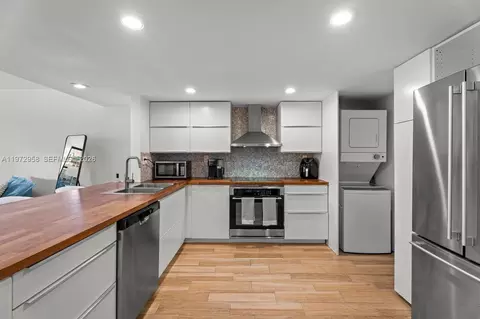 Kitchen - 1925 NE Brickell Ave #1703, Miami, FL 33129 photo 3 of 3