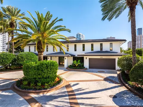 501 Hibiscus Dr, Hallandale Beach, FL 33009