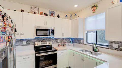 Kitchen - 3494 W 106th Ter, Hialeah, FL 33018 photo 1 of 3
