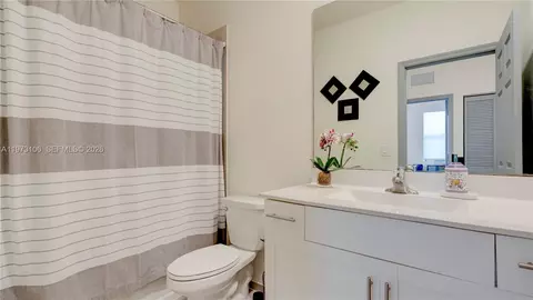 Bath - 3494 W 106th Ter, Hialeah, FL 33018 photo 3 of 4
